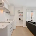 Beachfront Center Apartament