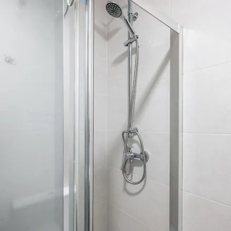 Beachfront Center אסטפונה