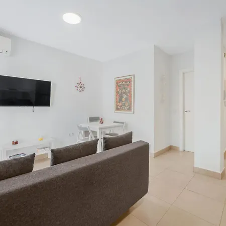 Beachfront Center Apartament