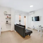 Beachfront Center דירה