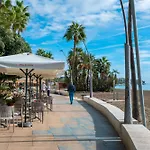 Beachfront Center דירה אסטפונה